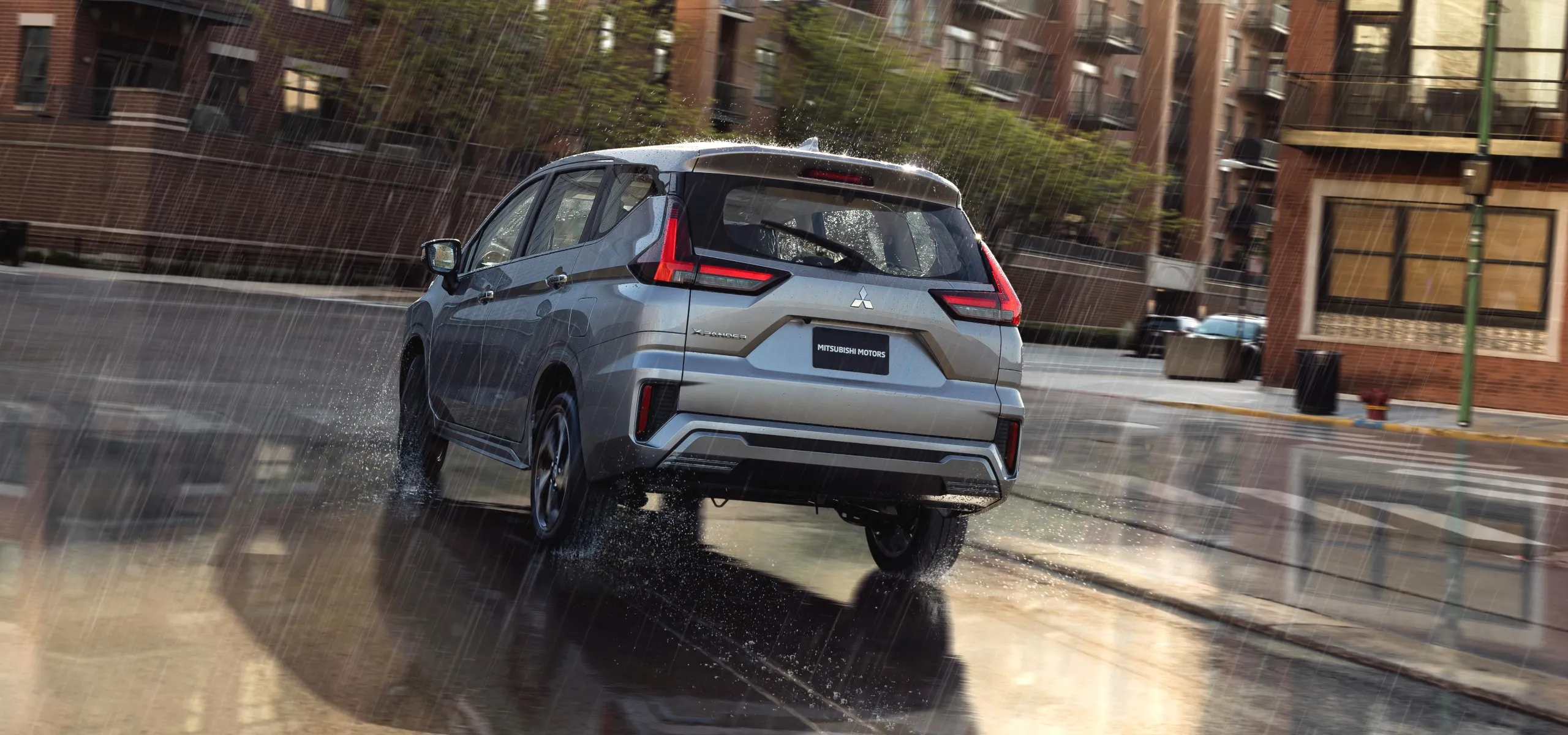 25MY_XP_RHD_MV_SunShower_proxy_Mitsubishi