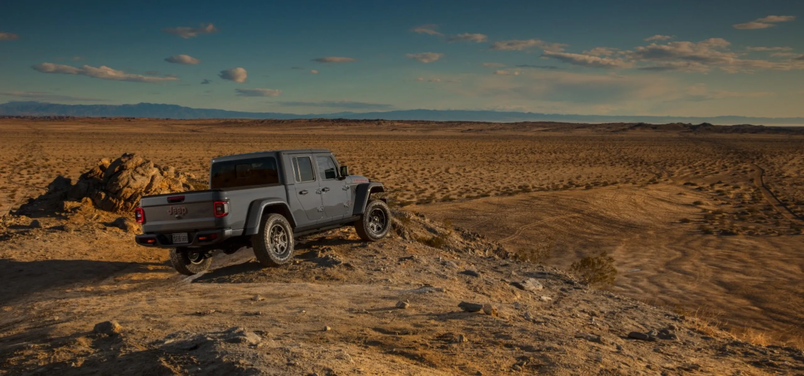 car-city-cayman-jeep-gladiator-1