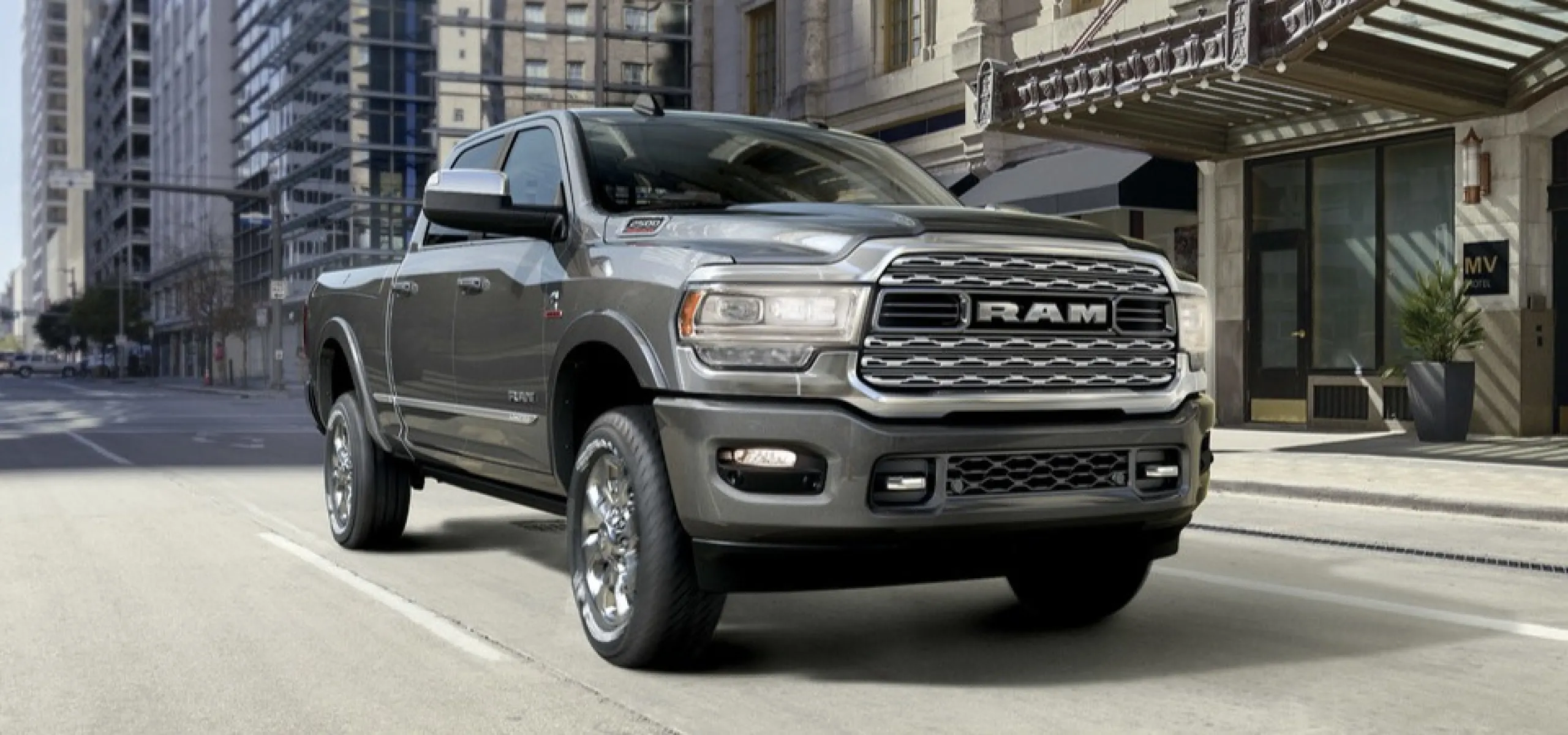 gallery-03-2022-ram-2500-exterior-gallery-over-100-standard-and-available-safety-and-security-features_747f4fa08f132997b189293f2d79990d-960x640