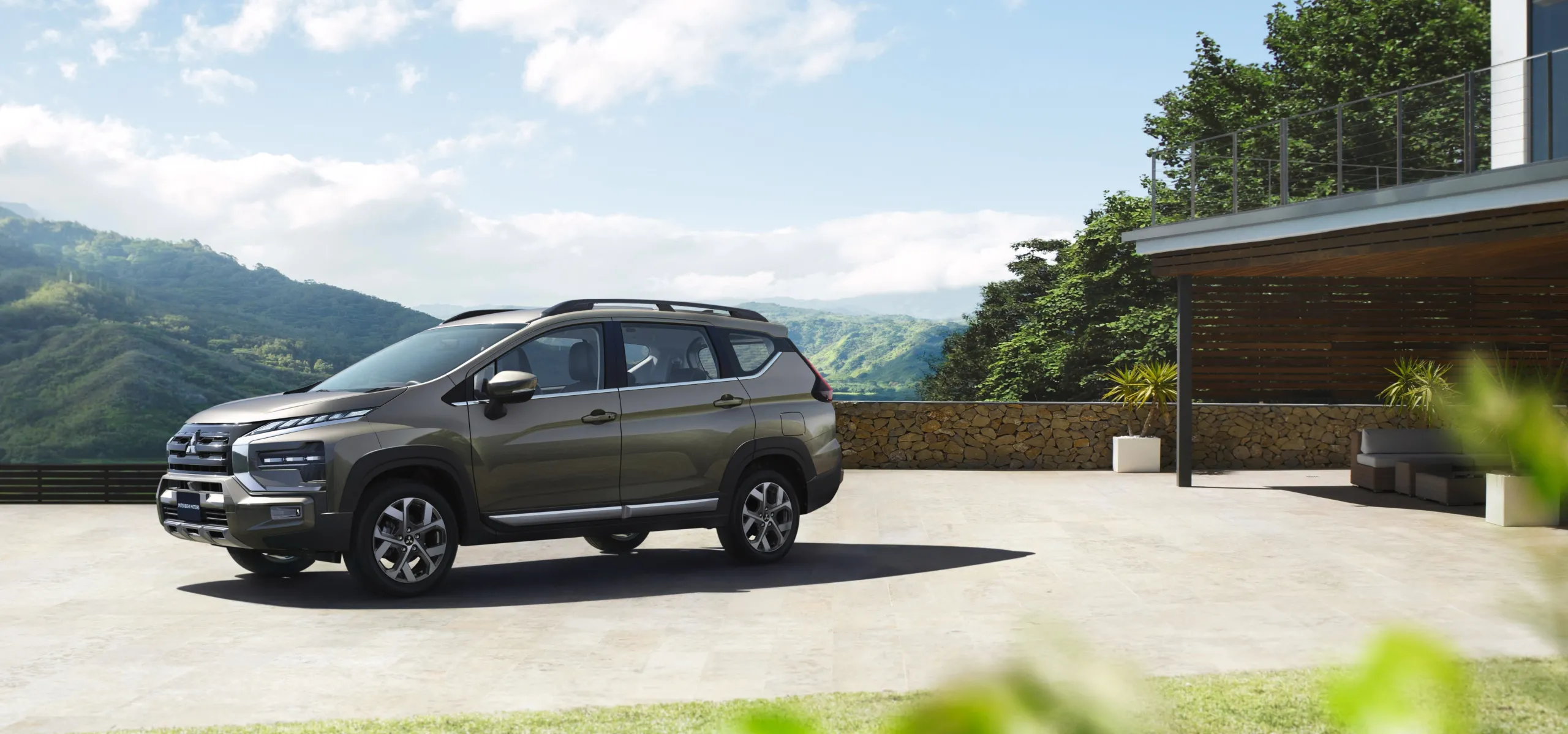 25MY_XS_RHD_MV_Intro_without_Talent_proxy_Mitsubishi