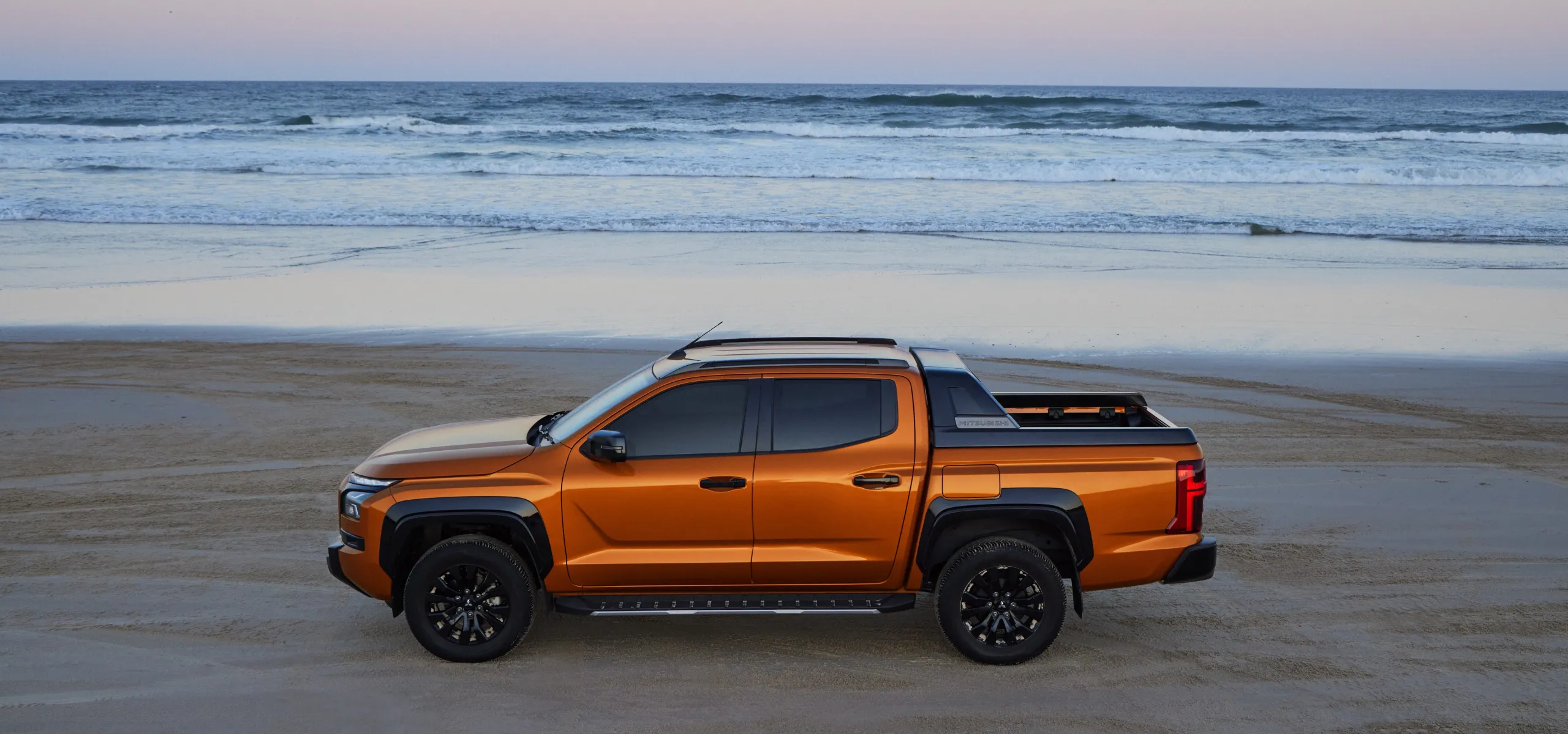 25MY_TR_SocialMedia_wide_02