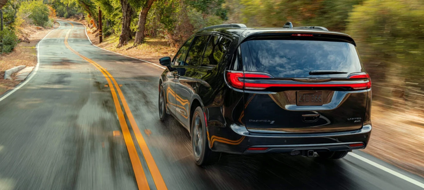 2022-chrysler-pacifica-gallery-35-exterior.jpg.image.2880 (1)
