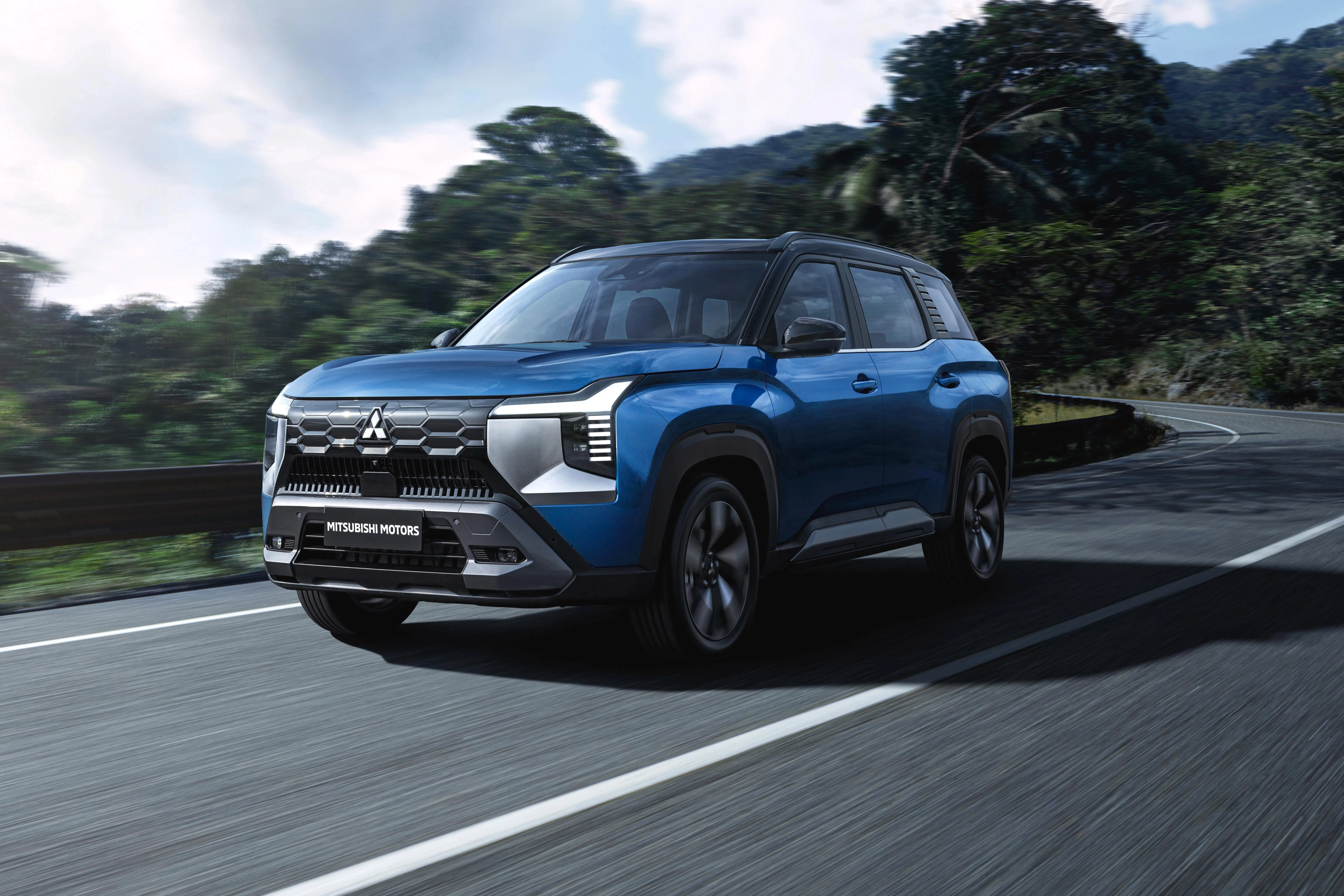 26MY_DST_LHD_MV_Front_Driving_proxy_Mitsubishi